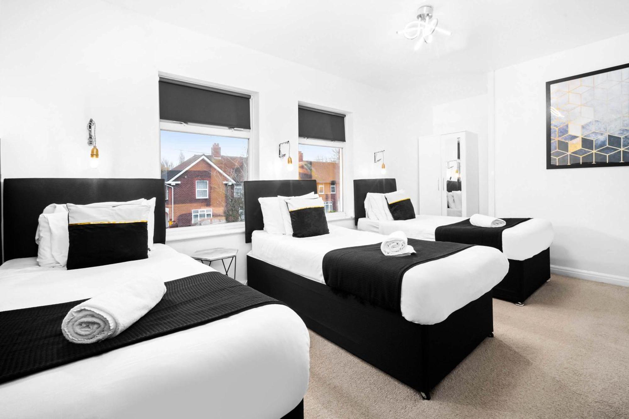 Elegant Three-bedroom - 6 Beds - Private Garden - Street Parking 12o * Birmingham