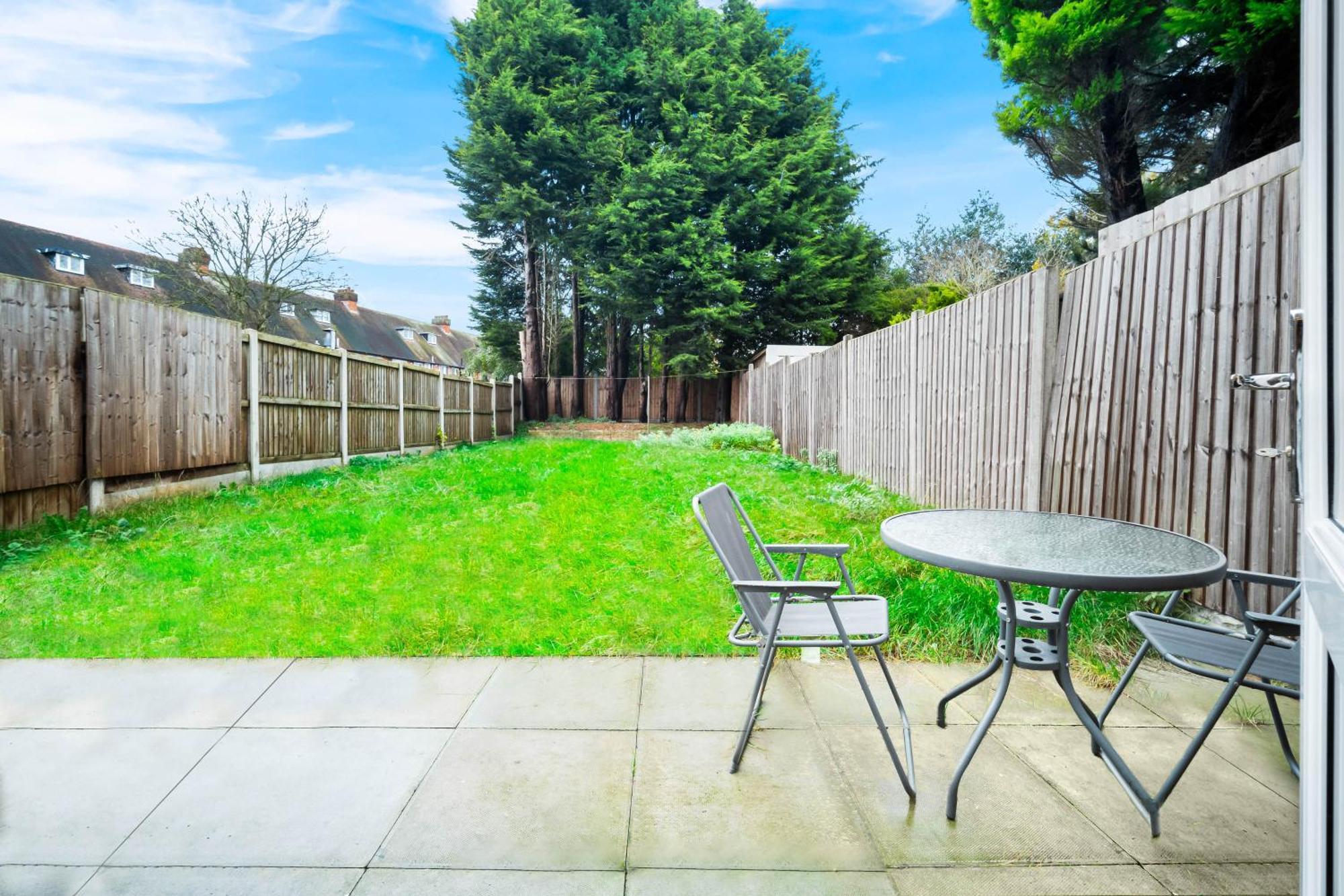 Elegant Three-bedroom - 6 Beds - Private Garden - Street Parking 12o Birmingham