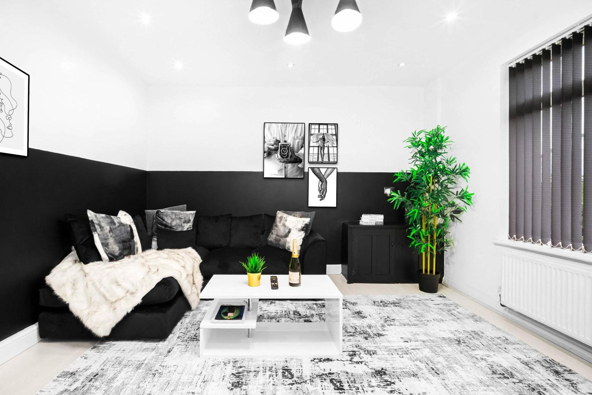 Elegant Three-bedroom - 6 Beds - Private Garden - Street Parking 12o * Birmingham